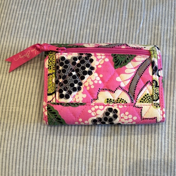 Vera Bradley Priscilla pink wallet! Lots of compartments - Picture 3 of 6